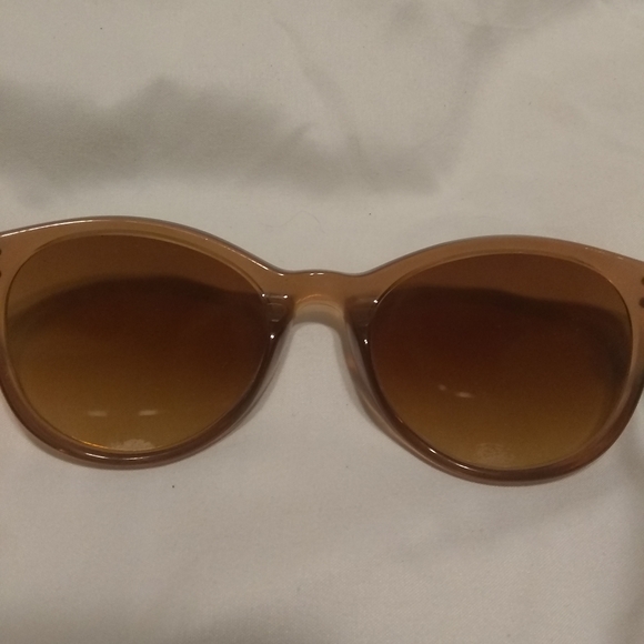 Talbots sunglasses - Picture 6 of 13